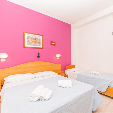 רימיני Hotel Arlino מראה חיצוני תמונה