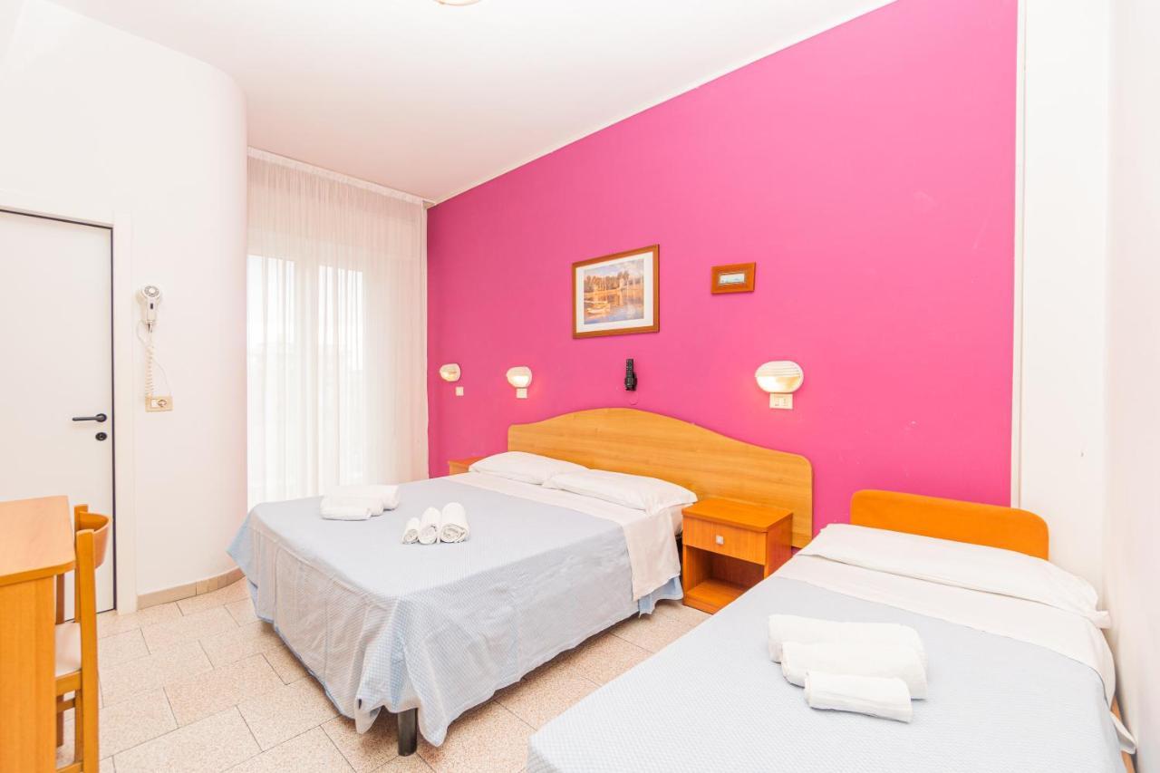 רימיני Hotel Arlino מראה חיצוני תמונה