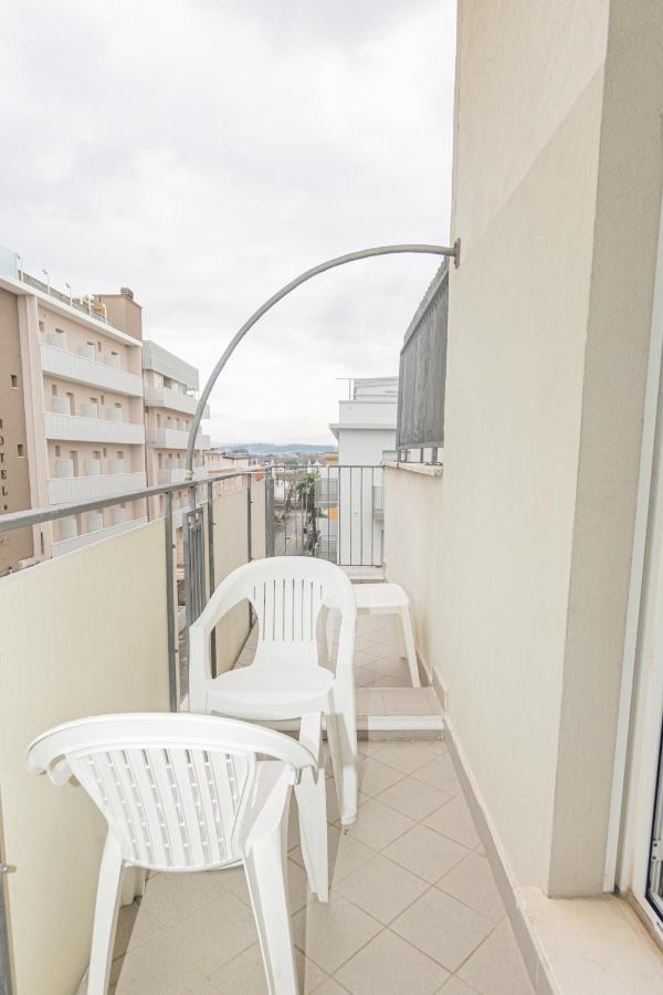 רימיני Hotel Arlino מראה חיצוני תמונה