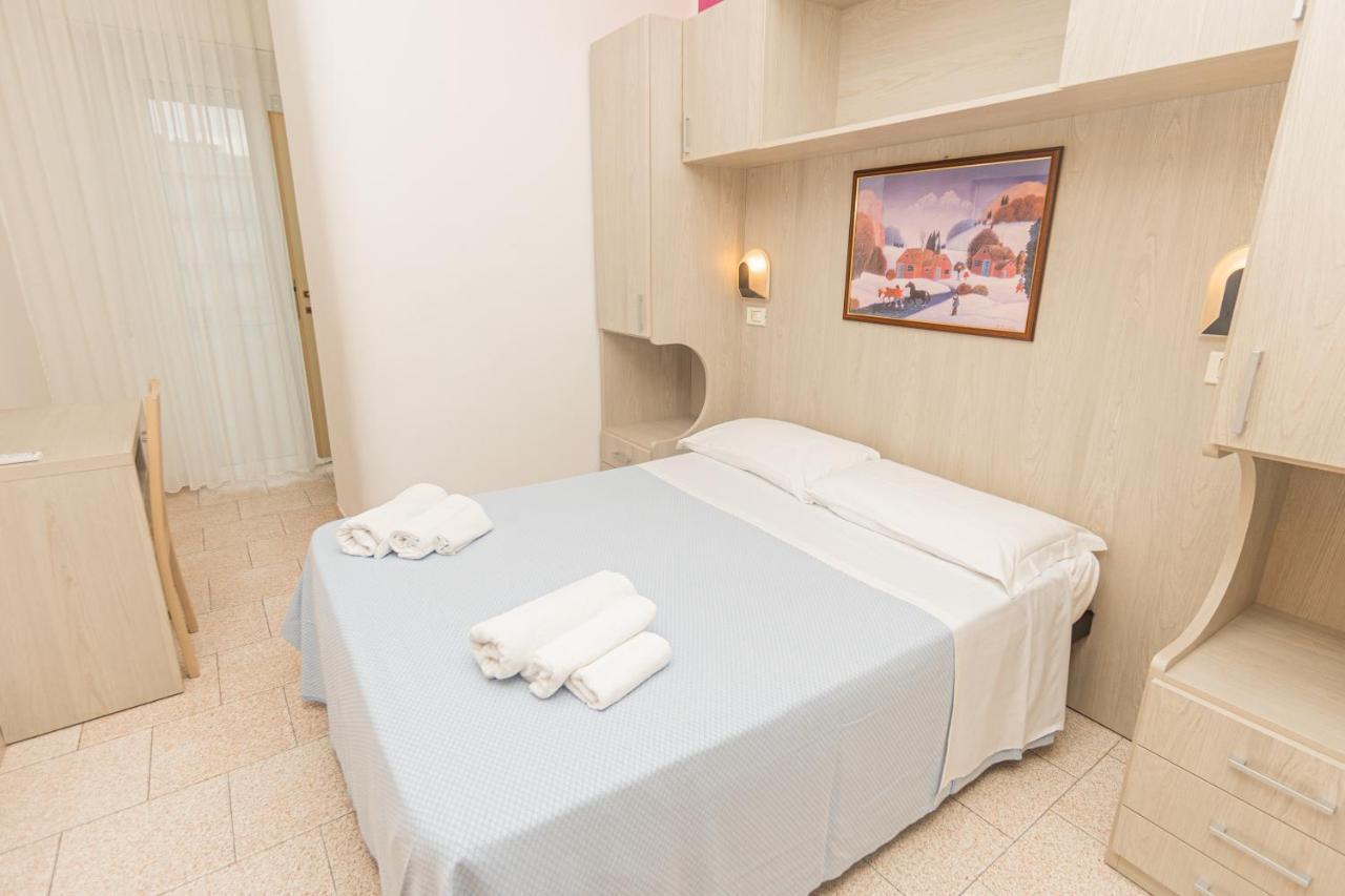 רימיני Hotel Arlino מראה חיצוני תמונה