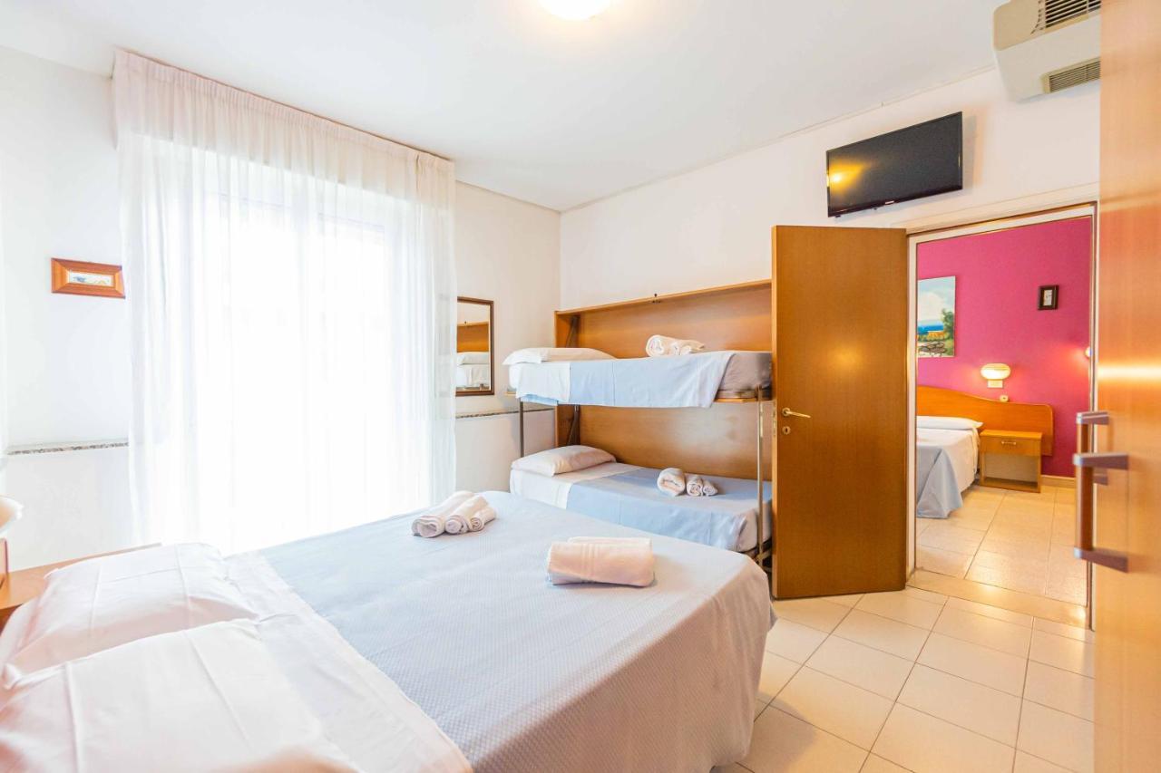רימיני Hotel Arlino מראה חיצוני תמונה