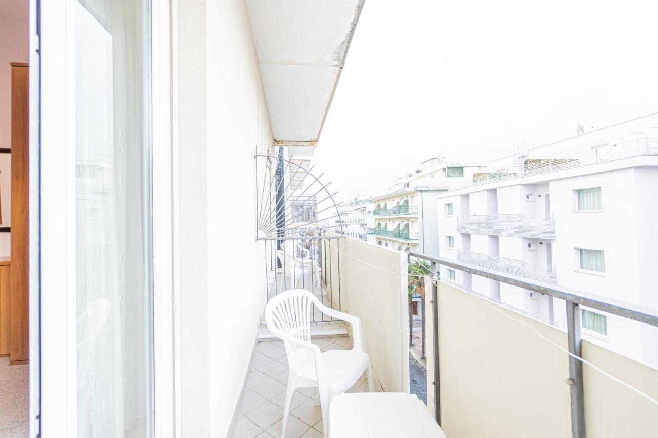 רימיני Hotel Arlino מראה חיצוני תמונה