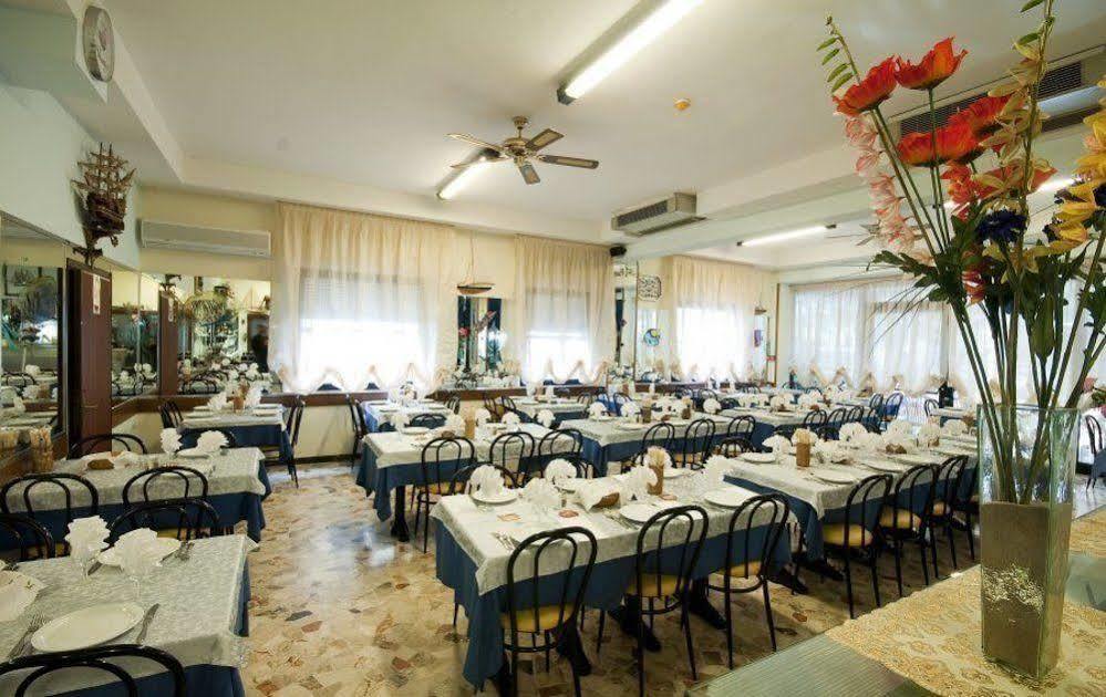 רימיני Hotel Arlino מראה חיצוני תמונה
